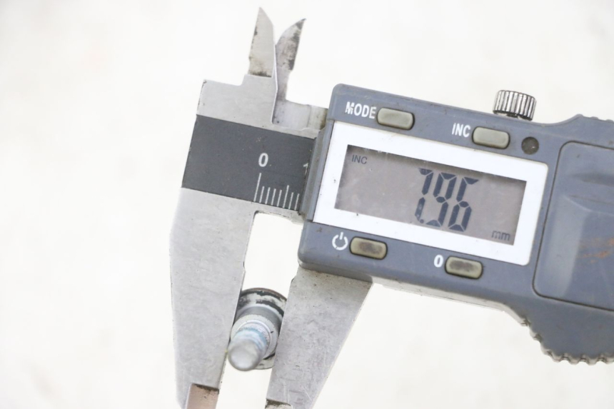 photo de BRAKE DISC BOLT YAMAHA XJ6 ABS 600 (2008 - 2016) - Alternative perspective