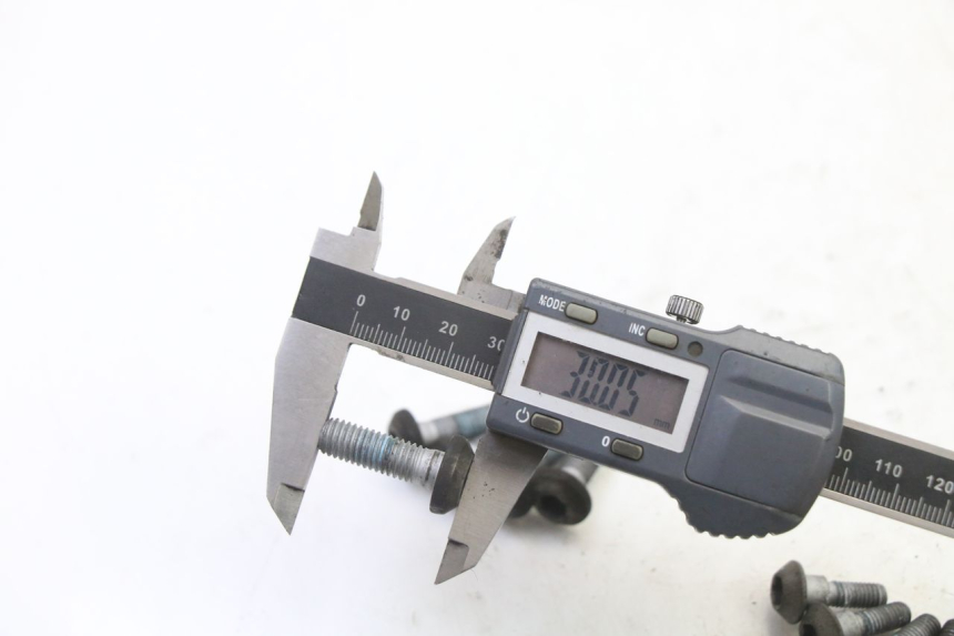 photo de BRAKE DISC BOLT YAMAHA XJ6 ABS 600 (2008 - 2016) - Alternative perspective