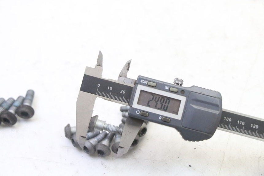 photo de BRAKE DISC BOLT YAMAHA XJ6 ABS 600 (2008 - 2016) - Fixing points details