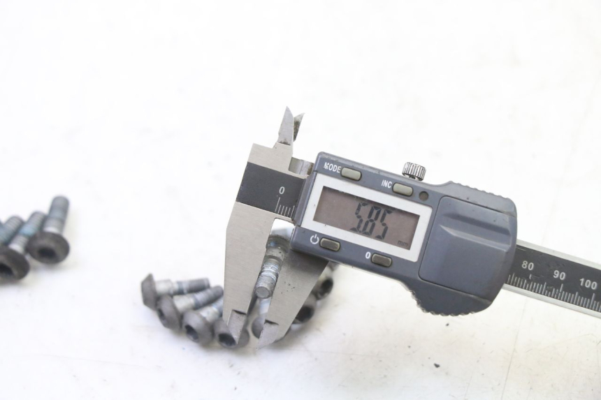 photo de BRAKE DISC BOLT YAMAHA XJ6 ABS 600 (2008 - 2016) - Surface and material condition