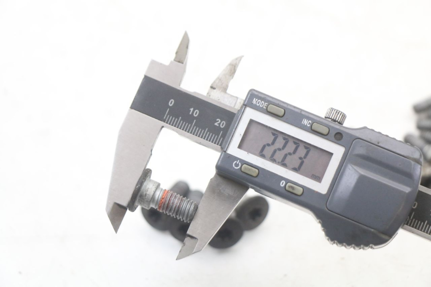 photo de BRAKE DISC BOLT YAMAHA FZ1 FAZER 1000 (2007 - 2009) - Technical close-up