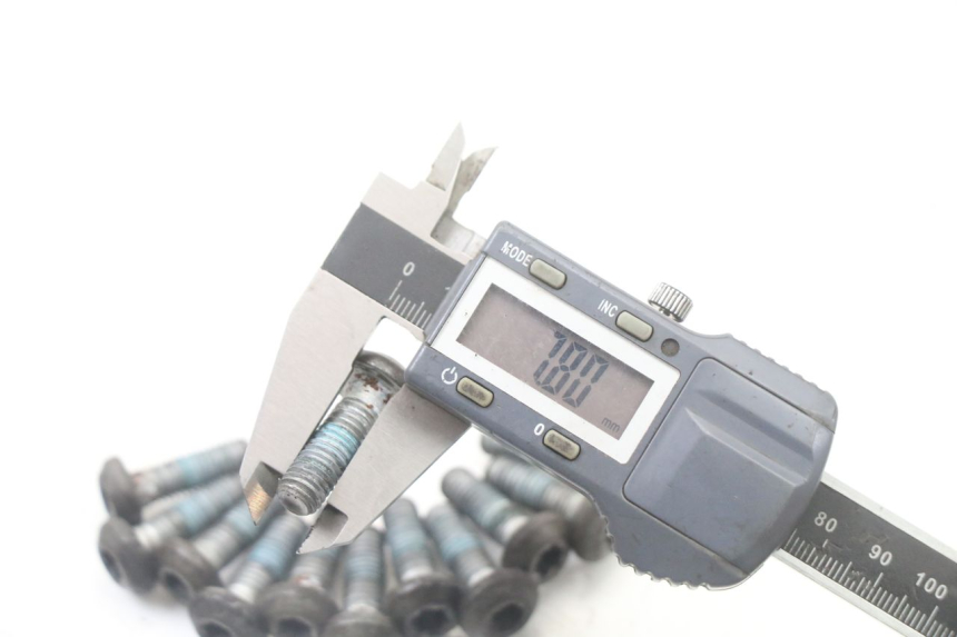 photo de BRAKE DISC BOLT YAMAHA FZS FAZER 600 (2001 - 2003) - Technical close-up