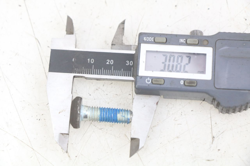 photo de BRAKE DISC BOLT YAMAHA YP MAJESTY 125 (2007 - 2010) - Alternative perspective