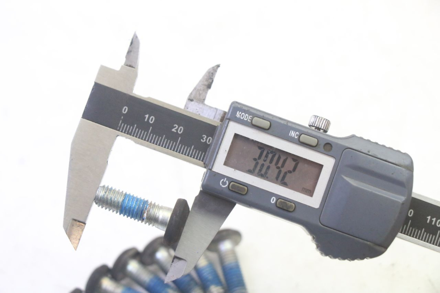 photo de BRAKE DISC BOLT YAMAHA YP MAJESTY 125 (2007 - 2010) - Technical close-up