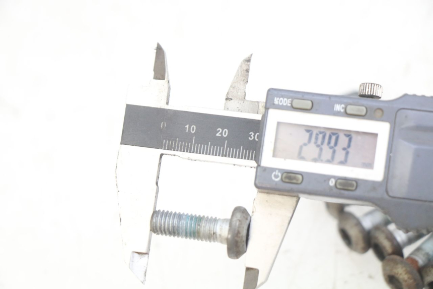 photo de BRAKE DISC BOLT YAMAHA YZF R THUNDERCAT 600 (1996 - 2003) - Component detail