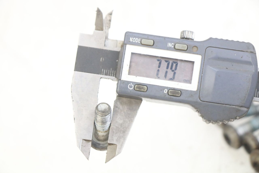 photo de BRAKE DISC BOLT YAMAHA YZF R THUNDERCAT 600 (1996 - 2003) - Zoom on usage condition