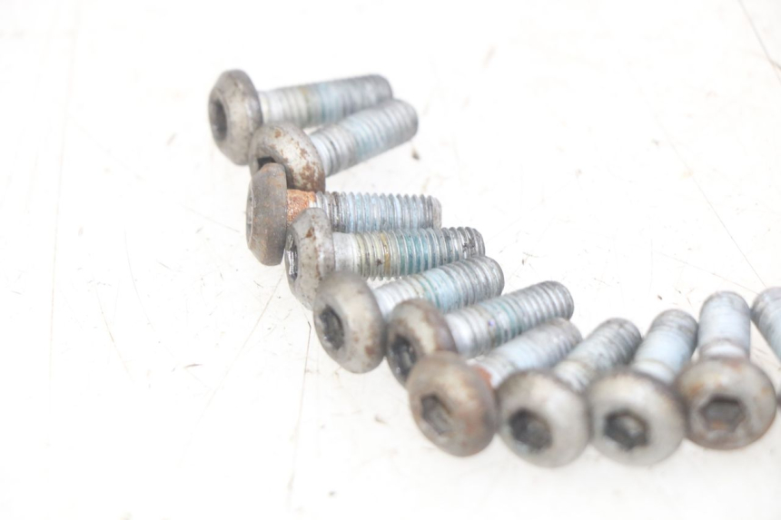 photo de BRAKE DISC BOLT YAMAHA YZF R THUNDERCAT 600 (1996 - 2003) - Alternative perspective