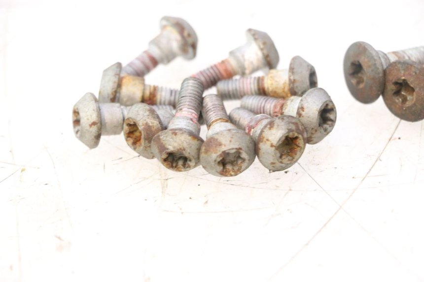 photo de BRAKE DISC BOLT YAMAHA YZF R6 600 (2008 - 2009) - Fixing points details
