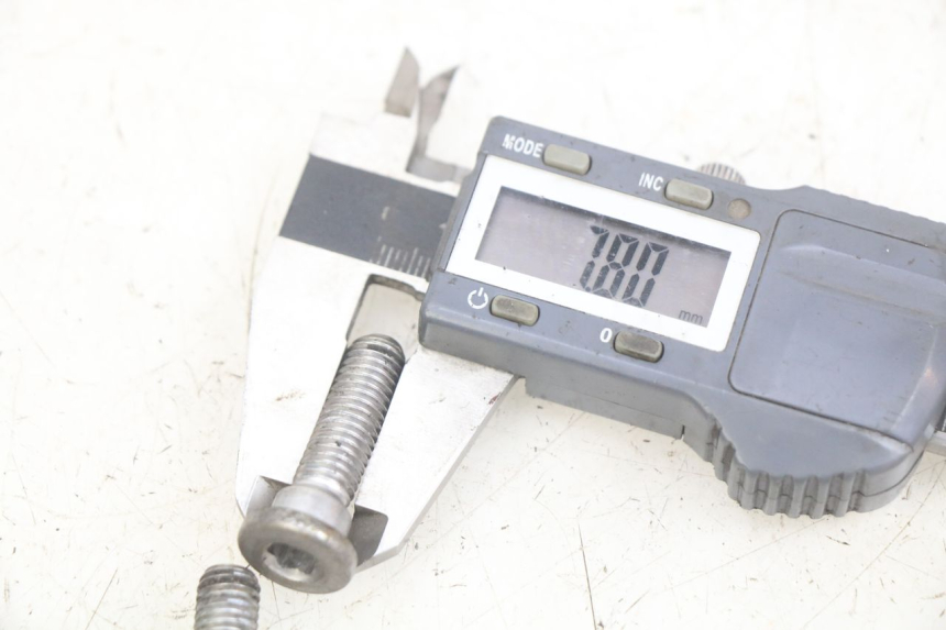 photo de BRAKE DISC BOLT KAWASAKI Z 750 (2007 - 2013) - Zoom on usage condition